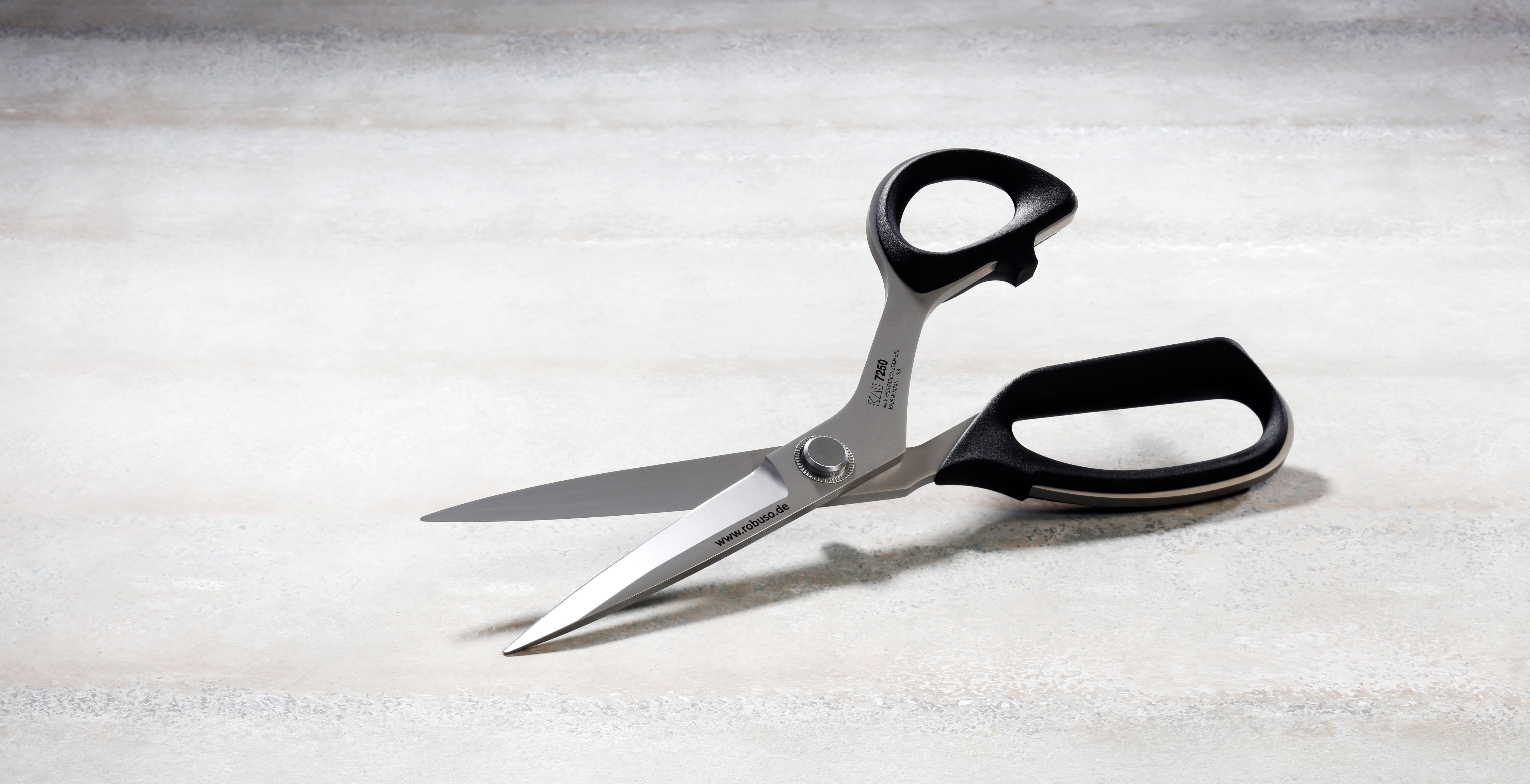 Ножницы портновские KAI 2202/R/9.5", для левшей, с зубчатой кромкой