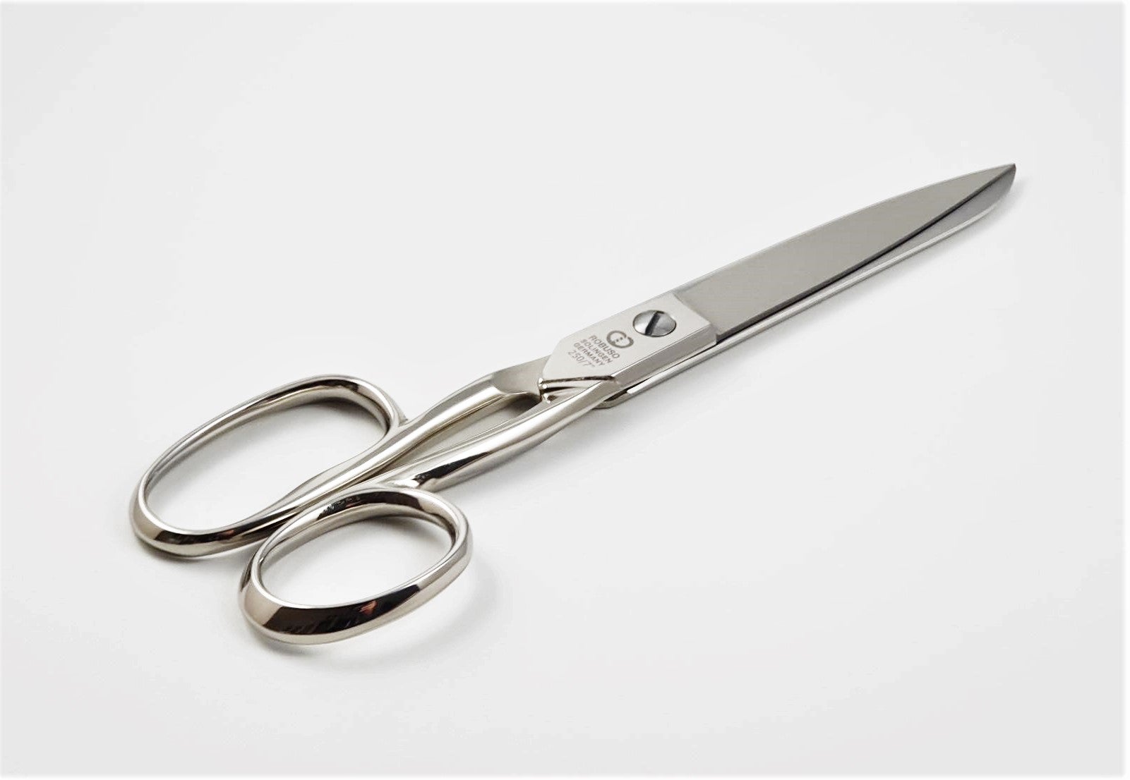 Ножницы для шитья ROBUSO 250/E/7" с одним удлинённым кольцом и никелированным покрытием